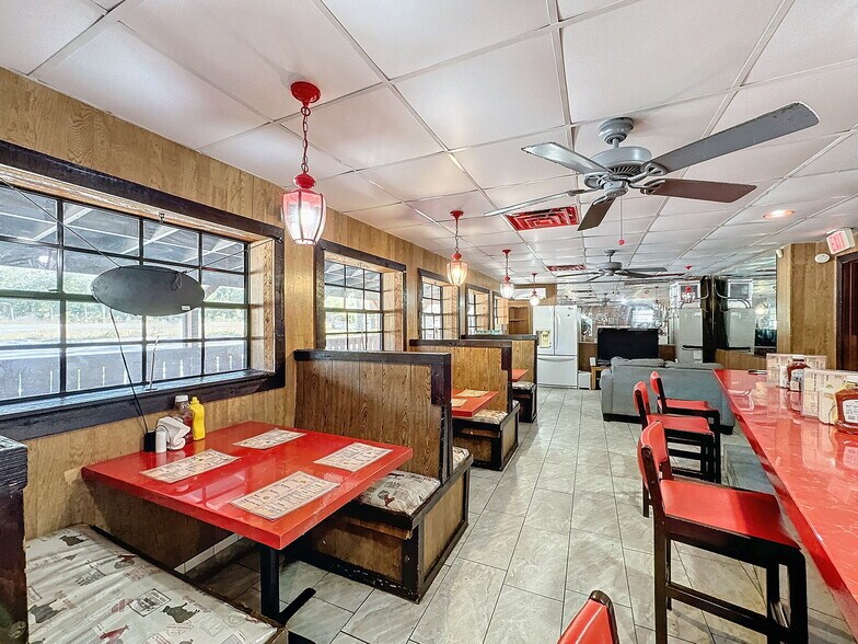 More Photos Of 15525 Shady Hills Rd, Spring Hill Restaurant For Sale