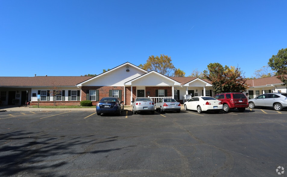 More Photos Of 5722-5756 N Broadway St, Kansas City Coworking Space