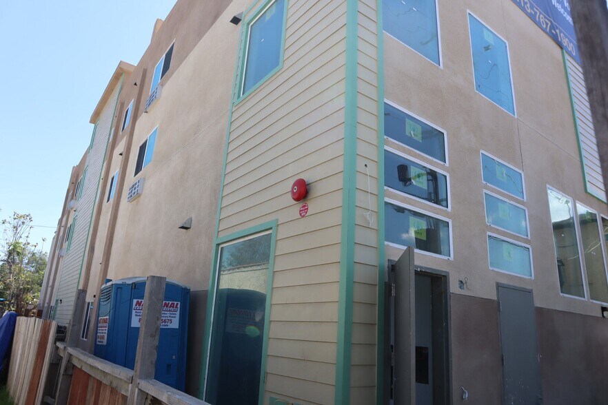 More Photos Of 6406 S Hoover St, Los Angeles Apartments For Sale