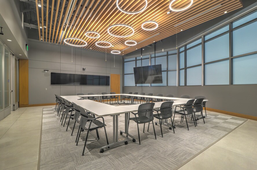 More Photos Of 655 W Broadway, San Diego Office For Lease