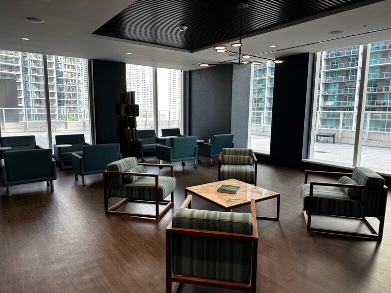 More Photos Of 600 Brickell Ave, Miami Office For Sale