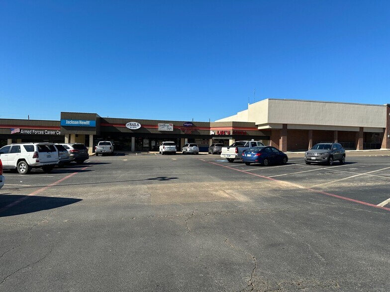 More Photos Of 2306 S Jefferson Ave, Mount Pleasant Storefront For Lease