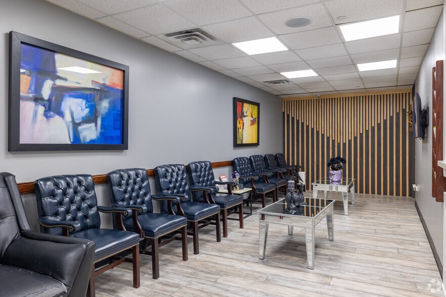 More Photos Of 1919 N Loop W, Houston Medical For Lease