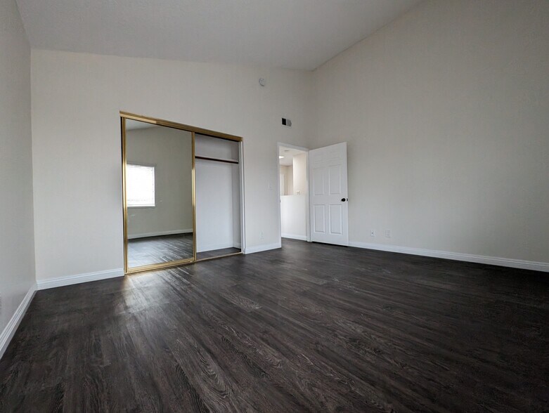 More Photos Of 16015 Halldale Ave, Gardena Multifamily For Sale