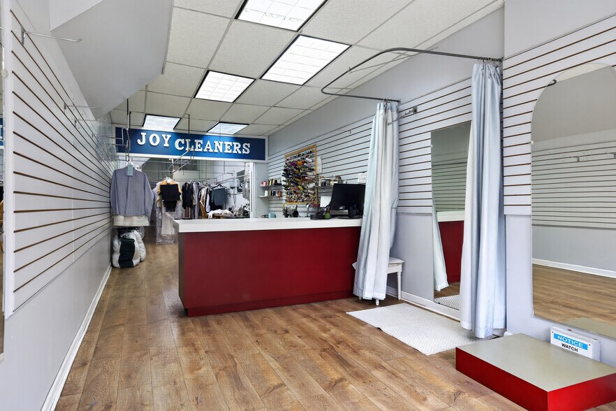 More Photos Of 219-221 Market St, Philadelphia Storefront Retail Residential For Sale