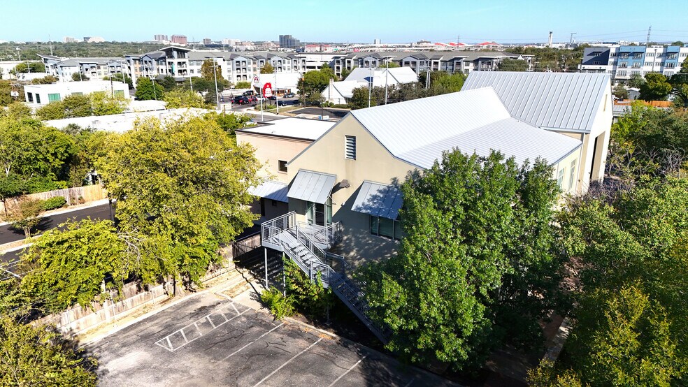 More Photos Of 242 W Sunset Rd, San Antonio Office For Sale