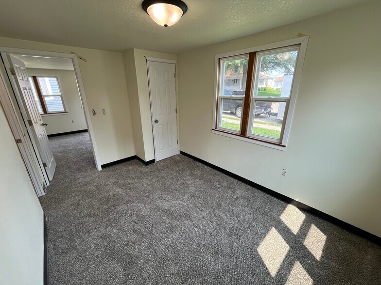 More Photos Of 202 S 4th St, Guthrie Center Multifamily For Sale