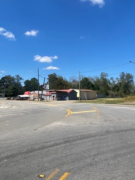 More Photos Of 104 Stanton Dr N, Smithville General Retail For Sale