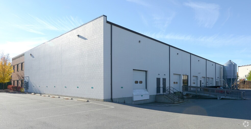 More Photos Of 12 Resnik Rd, Plymouth Light Manufacturing For Lease