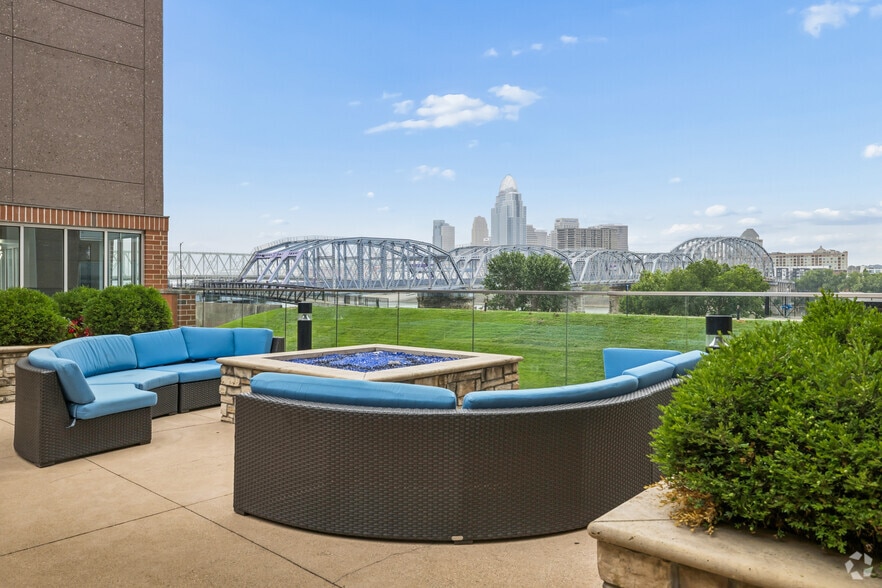 More Photos Of 100 Aqua Way, Newport Apartments For Lease
