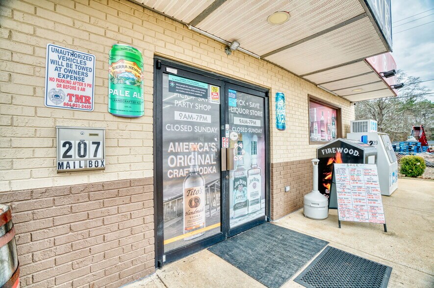 More Photos Of 207 Cedar Springs Rd, Spartanburg Freestanding For Sale