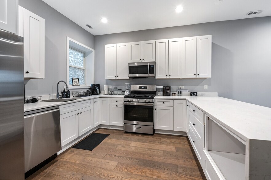 More Photos Of 4924 S Martin Luther King Dr, Chicago Apartments For Sale