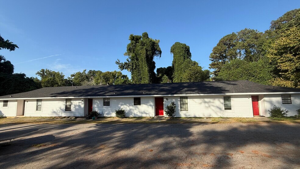 More Photos Of 111 Taylor Dr, Lexington Multifamily For Sale