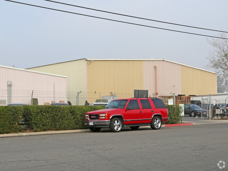 More Photos Of 5661 E Shields Ave, Fresno Unknown For Lease