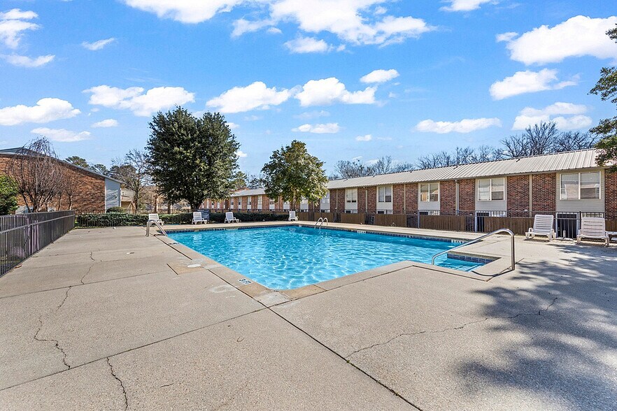 More Photos Of 856 Park Brook Trl, Birmingham Apartments For Sale