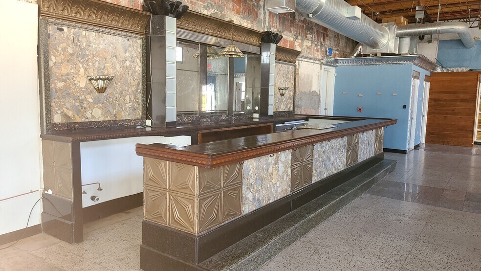 More Photos Of 221 6th St N, Texas City General Retail For Sale