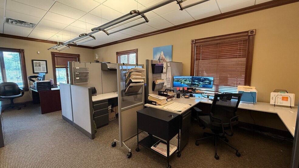 More Photos Of 15300 W Capitol Dr, Brookfield Office For Sale