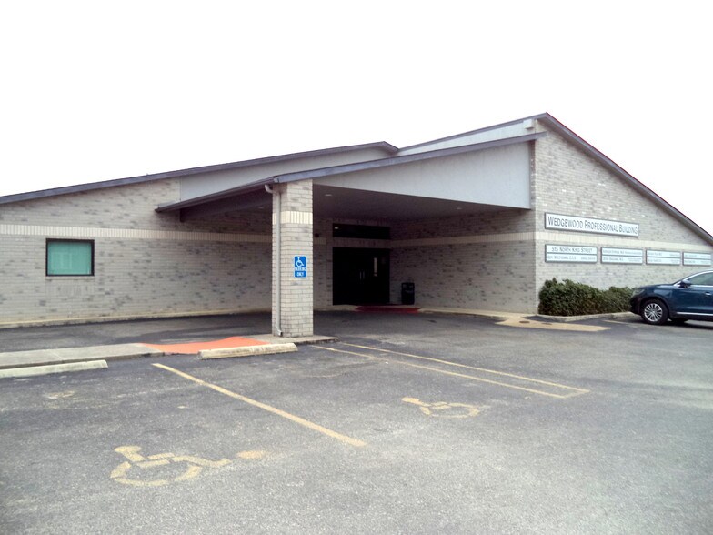 More Photos Of 515 N King St, Seguin Medical For Sale