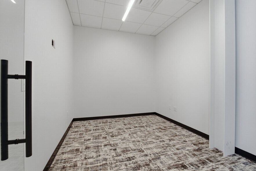 More Photos Of 6100 Robertson Ave, Nashville Storefront For Lease