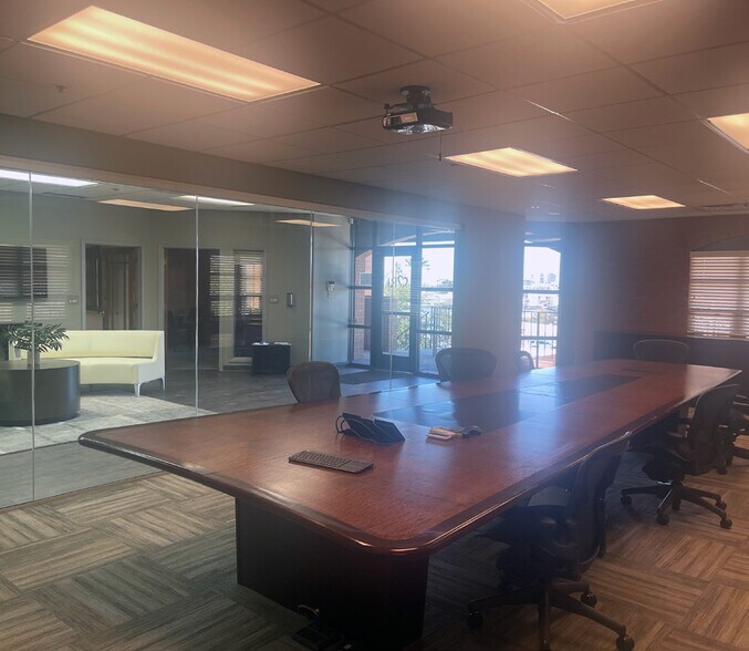 More Photos Of 2701 N 16th St, Phoenix Medical For Sale