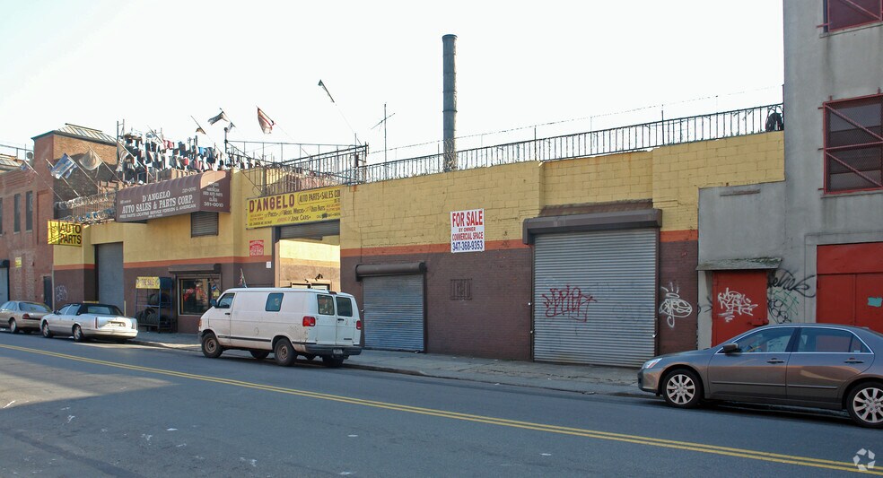 More Photos Of 582 Johnson Ave, Brooklyn Contractor Storage Yard For Lease