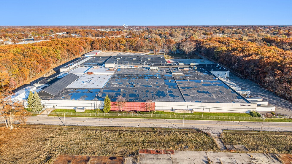 Primary Photo Of 2800 Estes St, Norton Shores Manufacturing For Sale