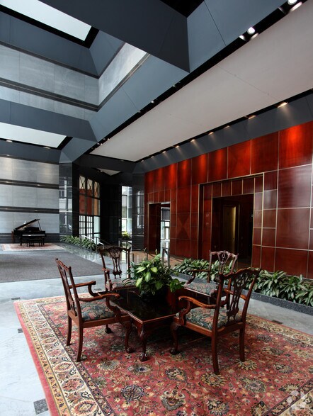 More Photos Of 50 N Laura St, Jacksonville Office For Lease