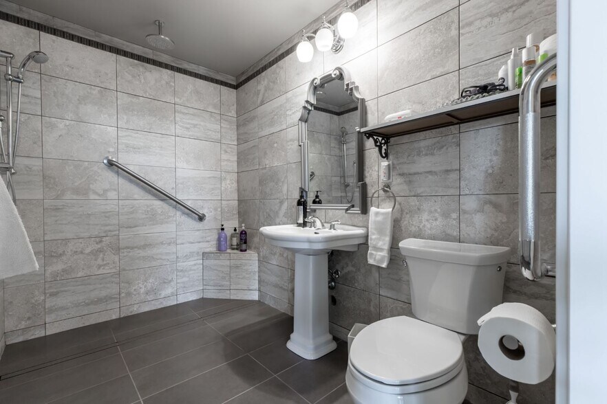 More Photos Of 2379 Chardonnay Ln, Abbotsford Hospitality For Sale