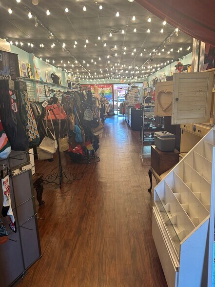 More Photos Of 33 E Main St, Patchogue Storefront For Lease