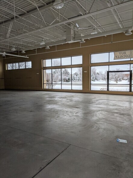More Photos Of 301-345 Vertin Blvd, Shorewood Unknown For Lease
