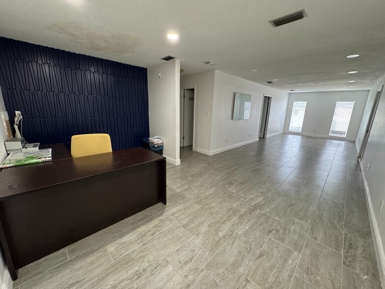 More Photos Of 5401 Alhambra Dr, Orlando Office For Lease