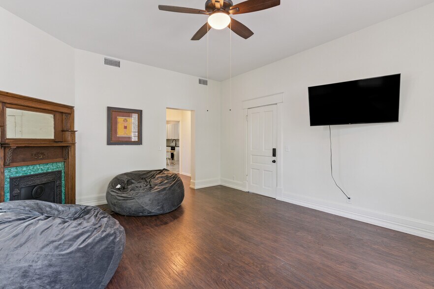 More Photos Of 1113 Grant St, Brunswick Apartments For Sale