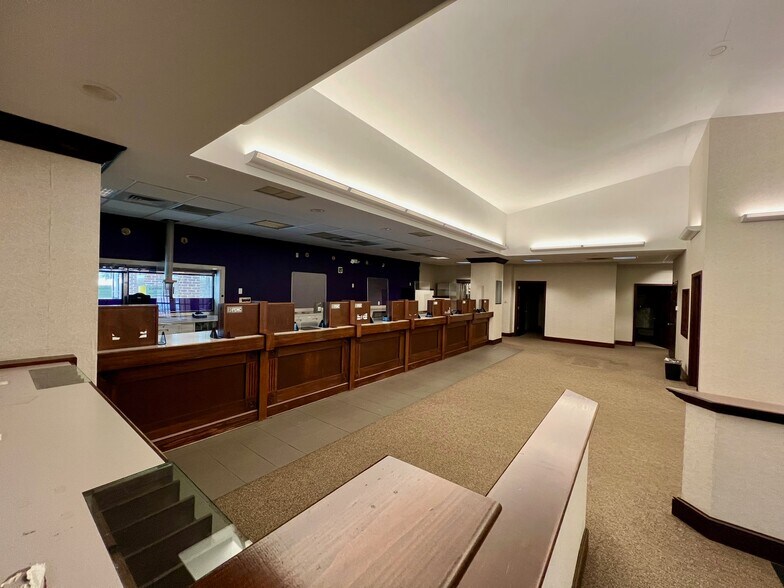 More Photos Of 565 Baltimore Pike, Avondale Bank For Lease