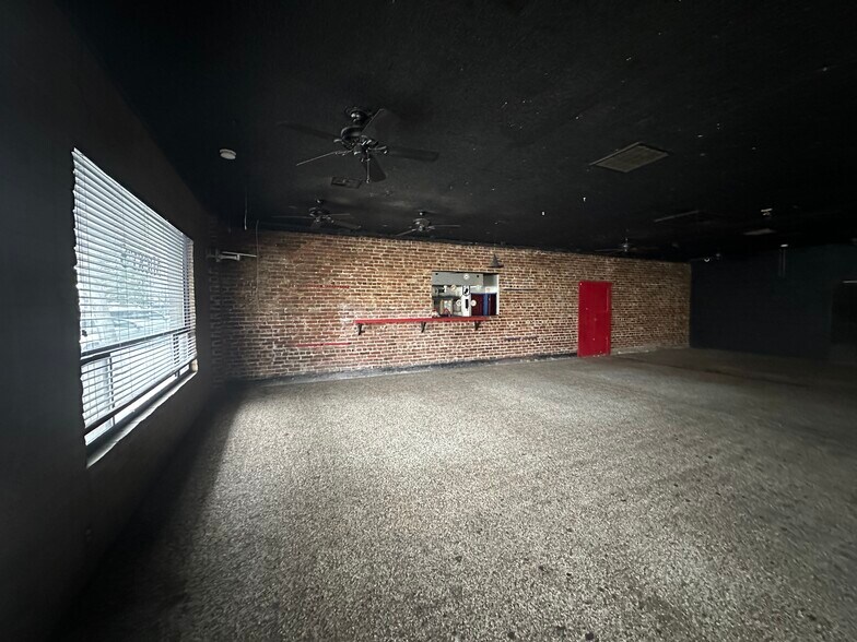 More Photos Of 230 Fox St, Lemoore Restaurant For Sale