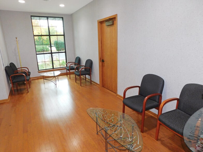 More Photos Of 3400 N Rockton Ave, Rockford Office For Lease