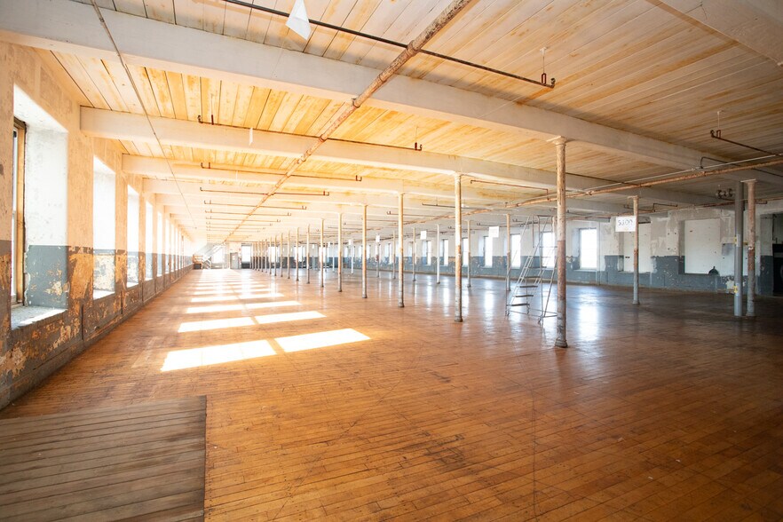 More Photos Of 1 Lewiston St, Fall River Warehouse For Lease