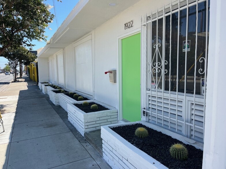 More Photos Of 1922 W Rosecrans Ave, Gardena Manufacturing For Lease