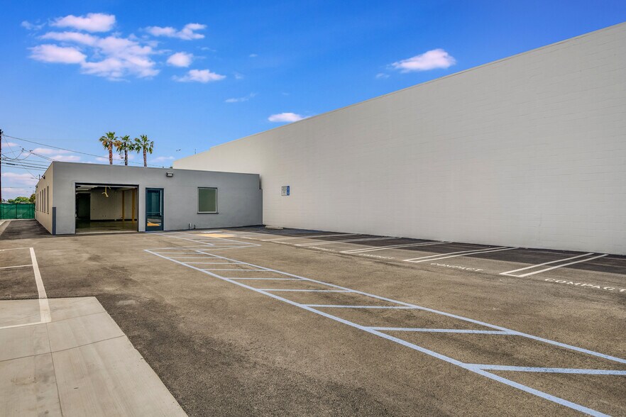 More Photos Of 633 Hindry Ave, Inglewood Warehouse For Sale