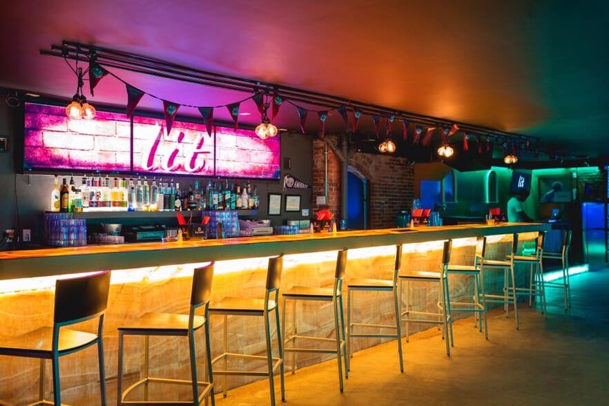 More Photos Of 23-25 N Pleasant St, Amherst Storefront Retail Office For Lease