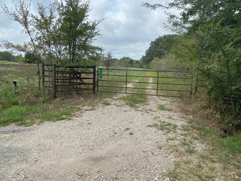 More Photos Of 9000 County Road 113, Kaufman Land For Lease