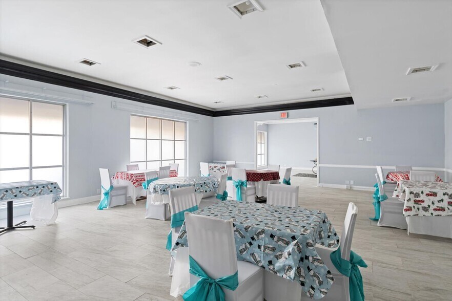 More Photos Of 510 Lane Ave S, Jacksonville Hotel For Sale