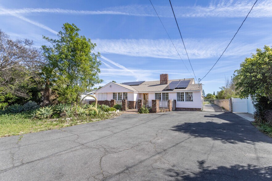 More Photos Of 9826 Columbus Ave, North Hills Multifamily For Sale