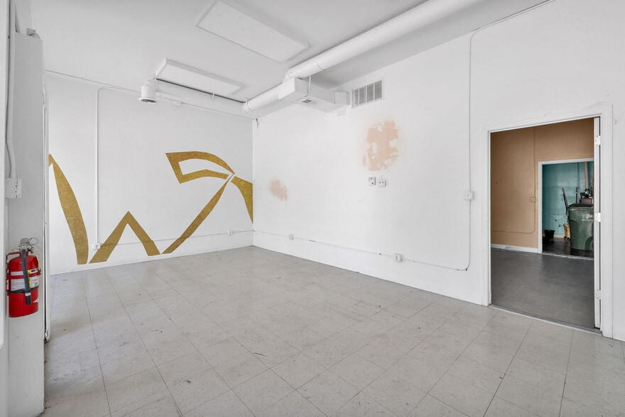 More Photos Of 16906 E Nine Mile Rd, Eastpointe Storefront For Sale