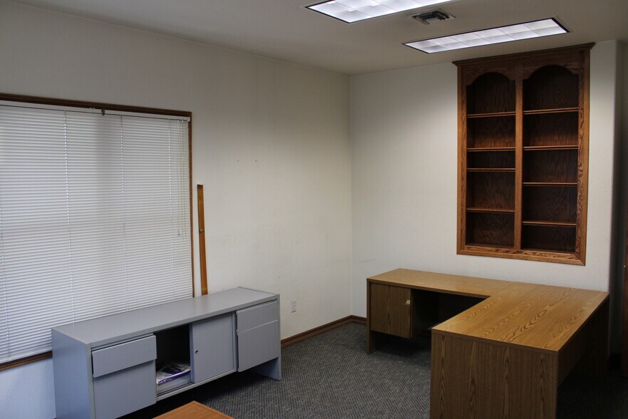More Photos Of 606 S 9th St, Las Vegas Office Residential For Sale