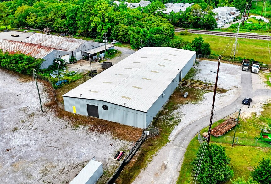 More Photos Of 119 Metrock Cir, Helena Warehouse For Lease