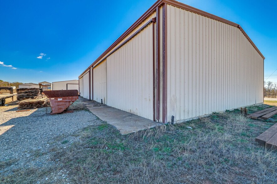 More Photos Of 2684 W US Highway 290, Fredericksburg Warehouse For Sale