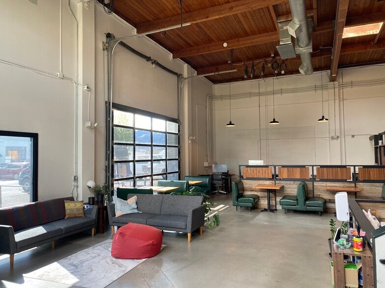 More Photos Of 2105-2121 SE 7th Ave, Portland Warehouse For Sale
