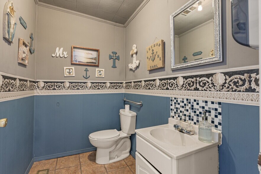 More Photos Of 207 S Bixby St, Coweta Religious Facility For Sale