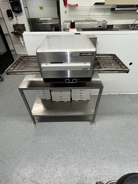 More Photos Of 1002 Cross st, Robinson Restaurant For Sale