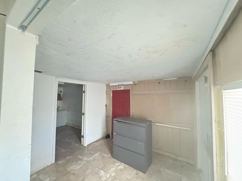 More Photos Of 809 E Alsobrook St, Plant City Flex For Sale